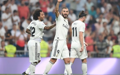 FB体育-利物浦女足雨战裁判抢戏