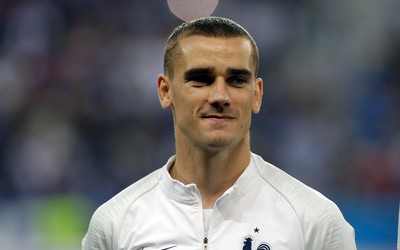 FB体育热评-加比马丁赛后与对手交换球鞋