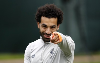 FB体育播报-舒塔洛这脚任意球绕过人墙得分